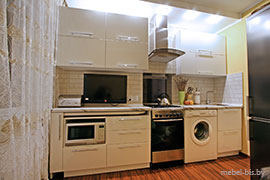 Интересное решение для небольших кухонь - выдвижной стол. Стол убран.