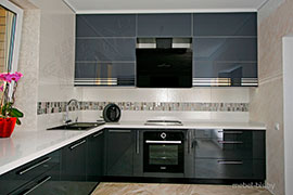 Фасады зеркало крашенное/акрил, столешница искусственный камень STARON.