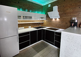 Кухня в квартире-студии.