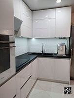 Акриловые фасады, столешница Resopal.