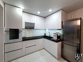 Акриловые фасады, столешница Resopal.