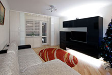 Шкаф с подсветкой. Лакобель (крашеное стекло) с алюминиевым профилем.