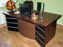 Стол в кабинет.