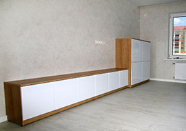 Стенка, белый глянец. Все фасады без ручек - система открывания TIP-ON (открывается нажатием на фасад).