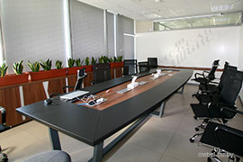 Стол в зал для заседаний (переговоров).