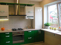 Кухня с фасадами из крашенного МДФ.