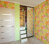 Встроенный двухстворчатый шкаф-купе. Зеркало с пескоструйной обработкой