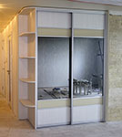 Шкаф-купе с угловой полкой.