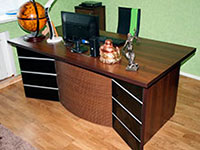 Стол в кабинет.