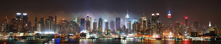 Огни ночного города. Небоскрёбы.