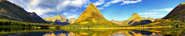 Отражение гор в воде.